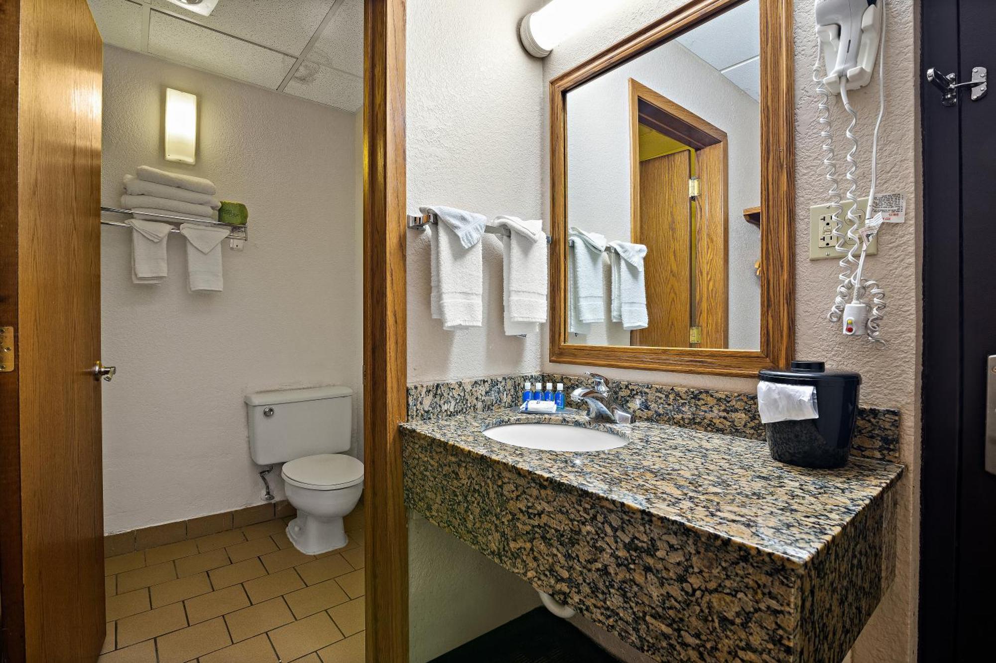 Rodeway Inn McPherson Szoba fotó