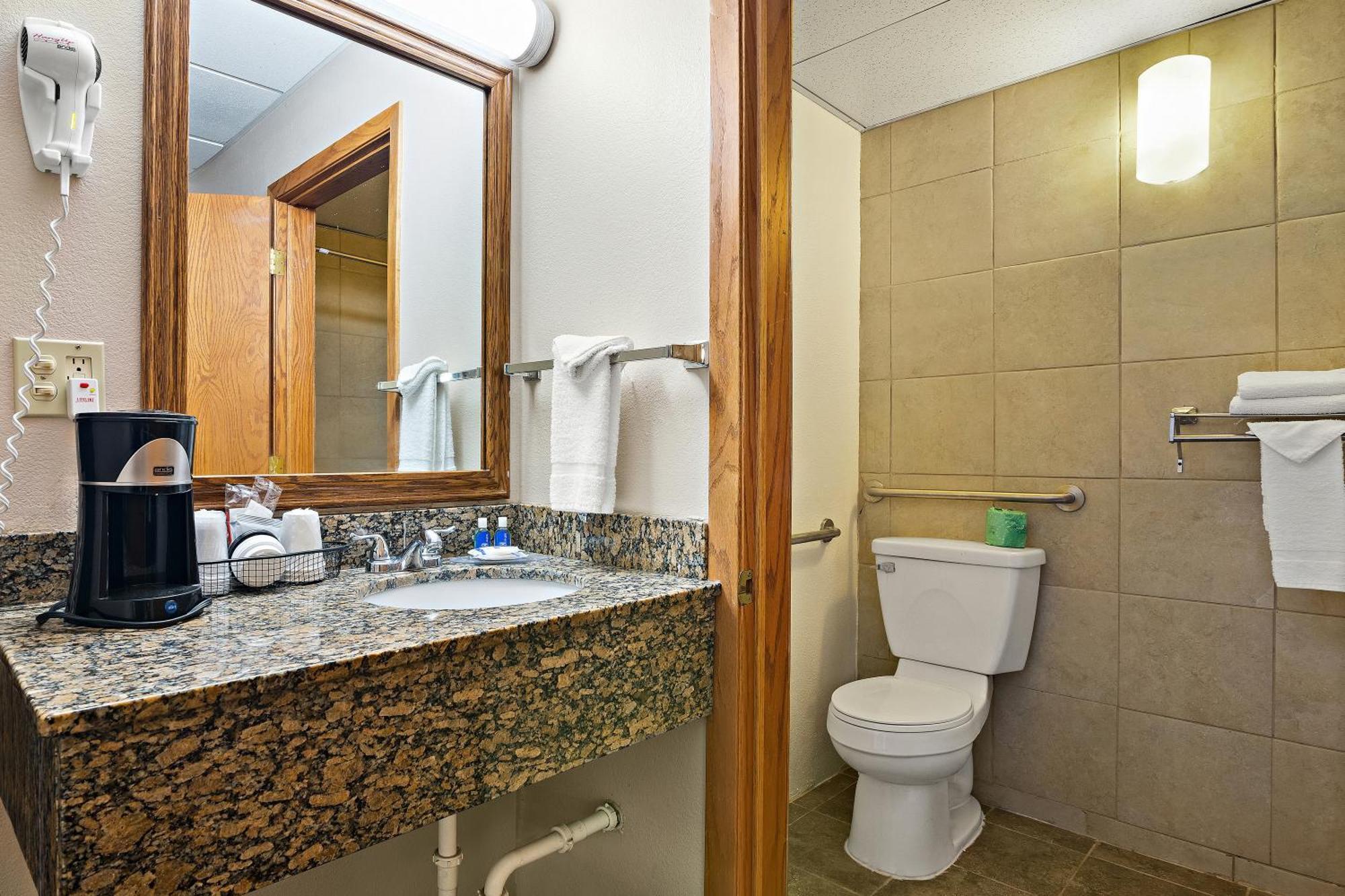 Rodeway Inn McPherson Szoba fotó